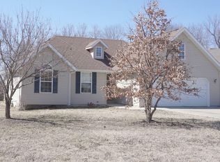 1687 S Burks Ave, Springfield, MO 65807