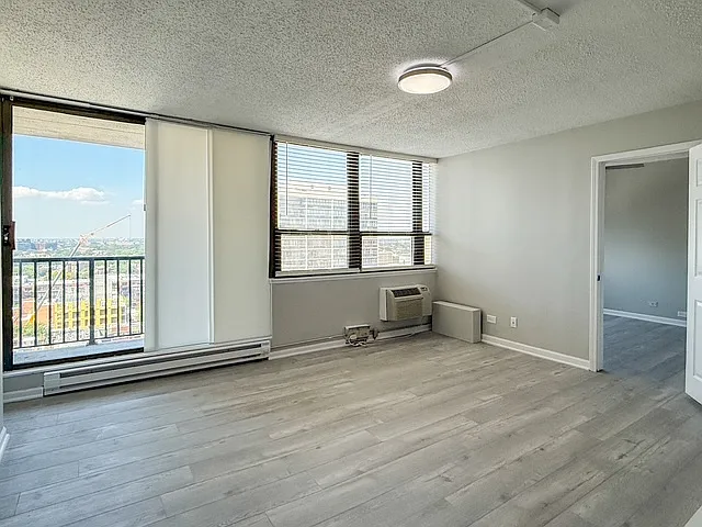 2740 N Pine Grove Ave — Photo 2