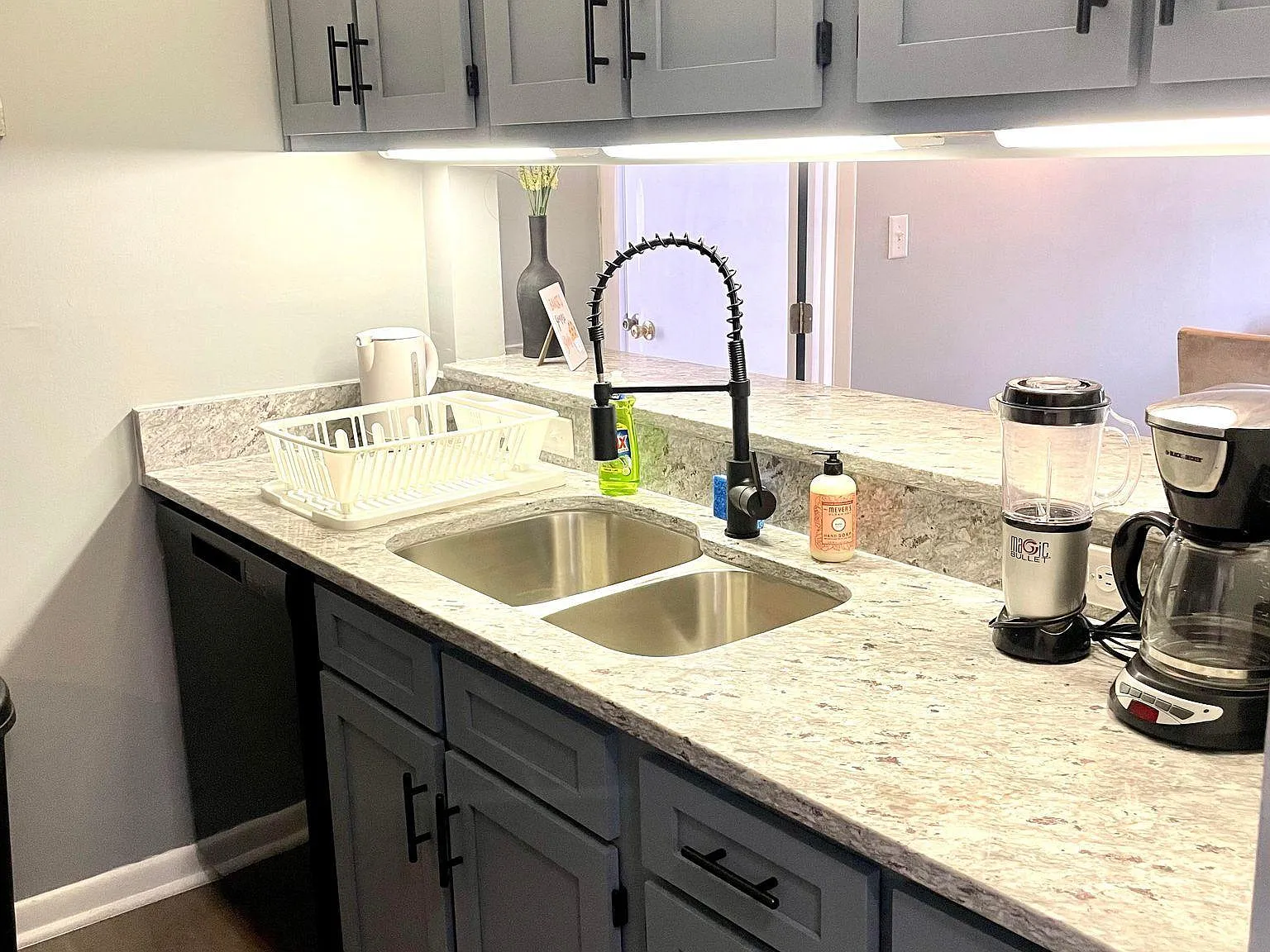 1 bed, 1250 sqft, $890 — Photo 1