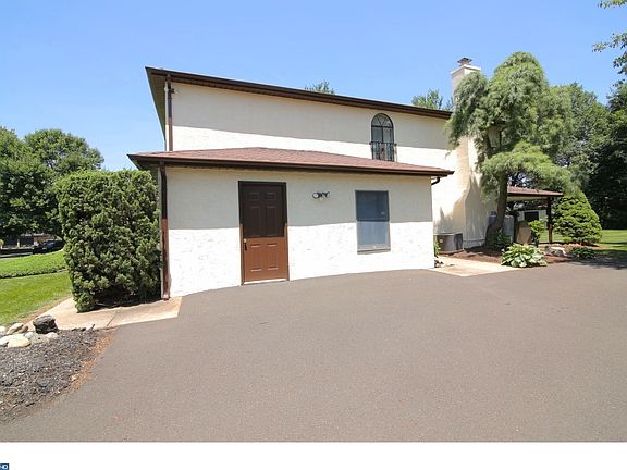 2nd image of 25 Nancy Dr