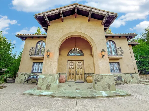23254 Hatteras St, Woodland Hills, CA 91367