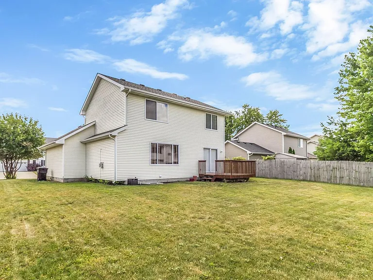 340 NE Carefree Ln — Photo 16