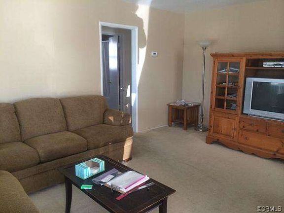 4th image of 15514 S Berendo Ave