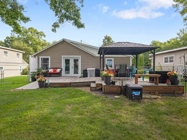 22918 Lake Shore Dr, Elkhart, IN 46514