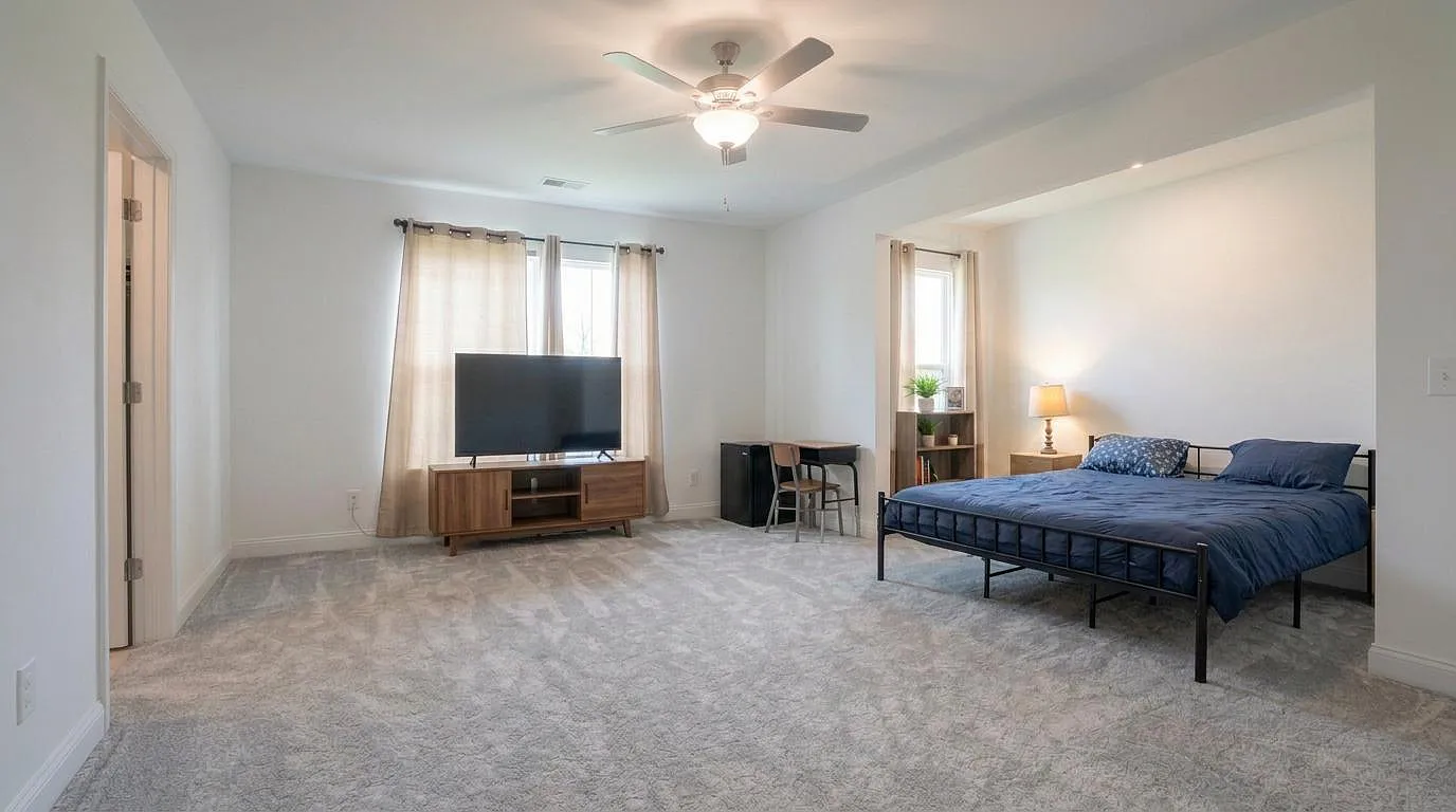 4 bed, 4.0 bath, 3000 sqft, $1,252 — Photo 1