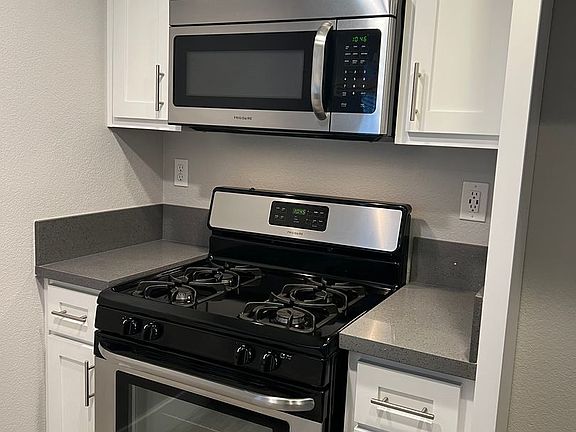 4th image of 642 W Maple Ave #628-A