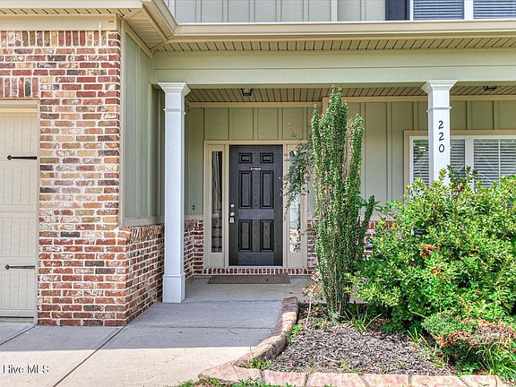 4th image of 220 Edenbridge Way