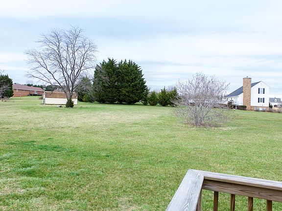 5th image of 1836 Vista Circle
