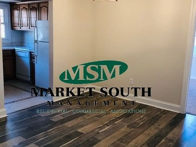 306 Sandy Springs Rd — Photo 9