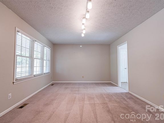 2nd image of 111 Harbor Point Dr