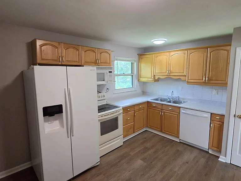 5205 Auriesville Ln — Photo 2
