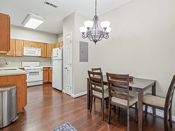 5th image of 19 Hampshire Rd APT 205