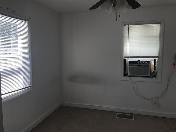 3rd image of 1837 27 1/2 Ave