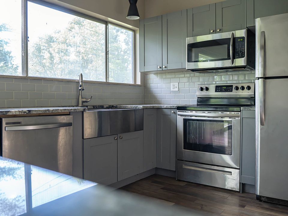 1st image of 2581 Fairlane Dr