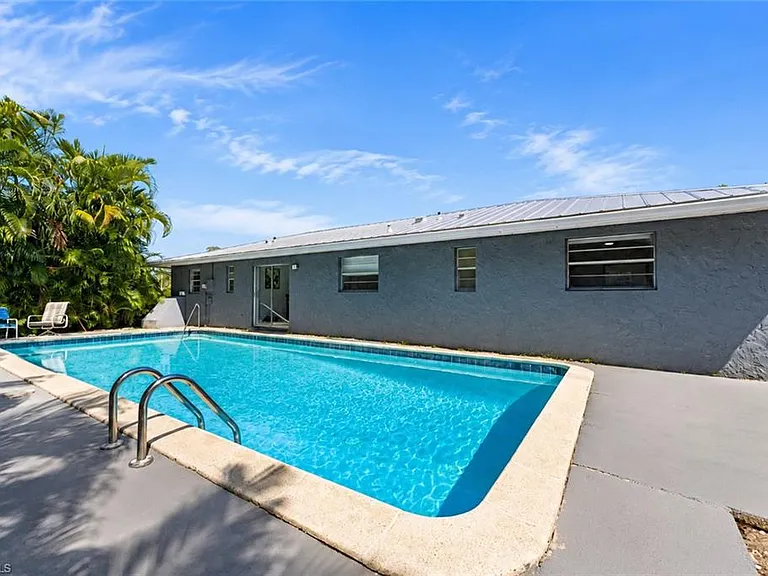 2250 Poinciana St — Photo 2
