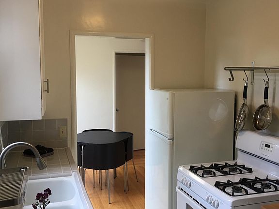 5th image of 1592 Mariposa Ave