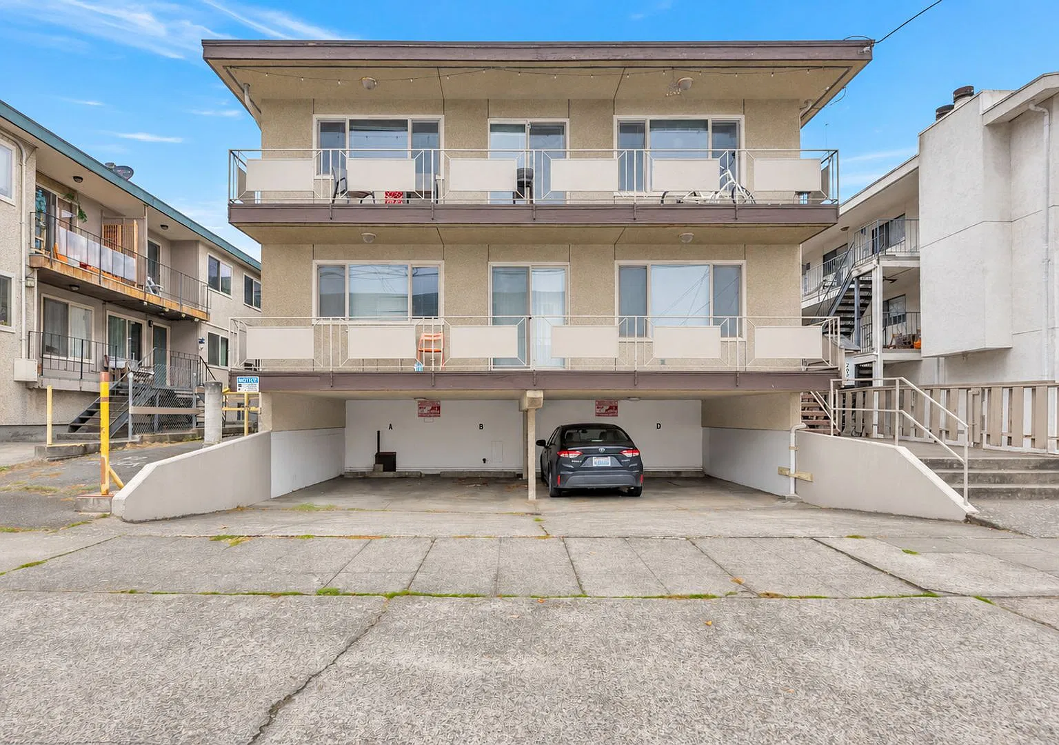 Great location in Ballard — Photo 1