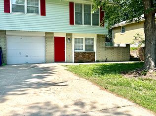 804 W Forest Dr #804, Olathe, KS 66061
