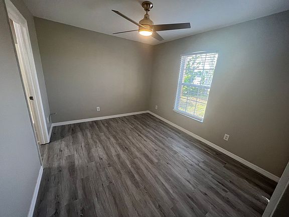 4th image of 512 SW 31st St