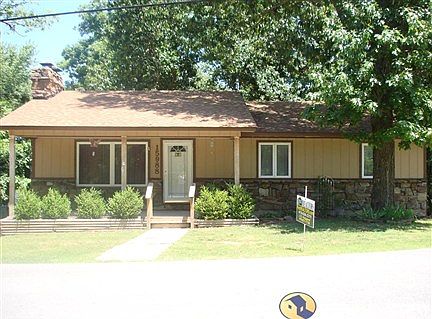 1st image of 15988 Hickory Dr