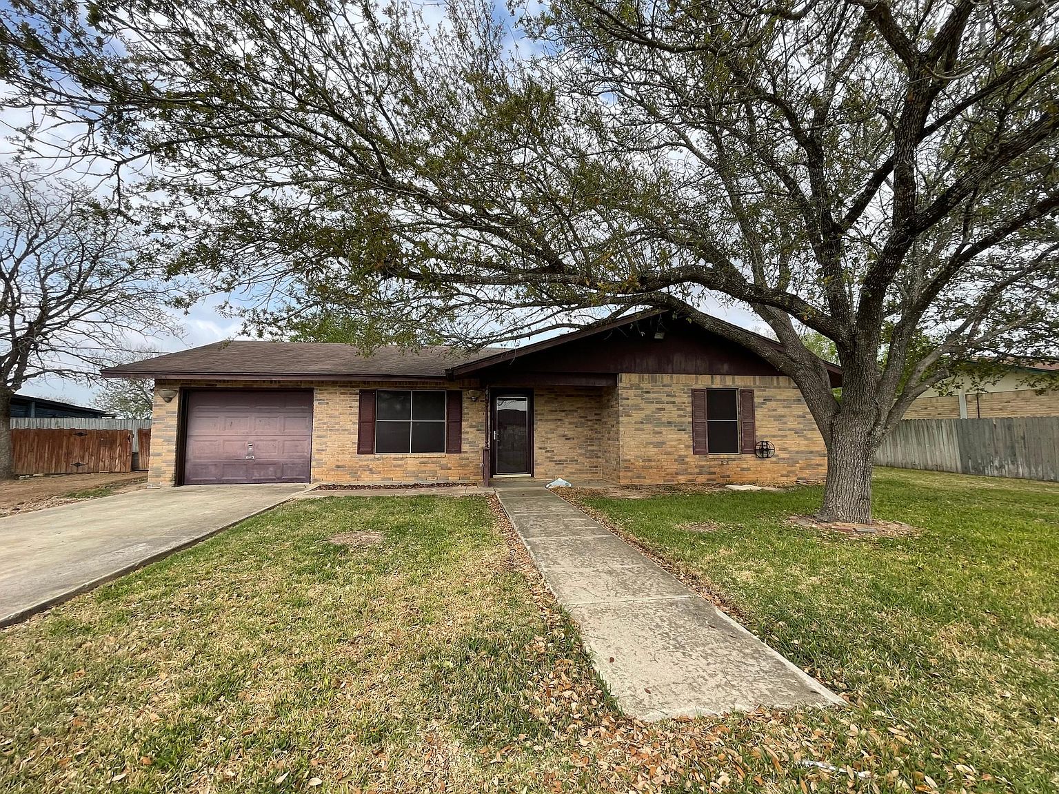 404 N Wright St, Poth, TX 78147 Zillow
