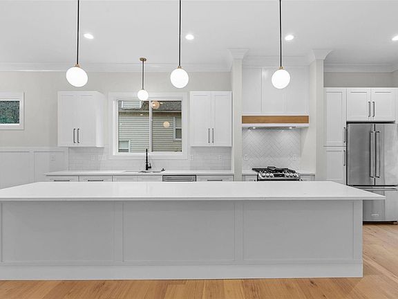 3rd image of 2518 Bredell Ave