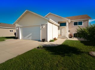 2341 42nd Ave S, Grand Forks, ND 58201