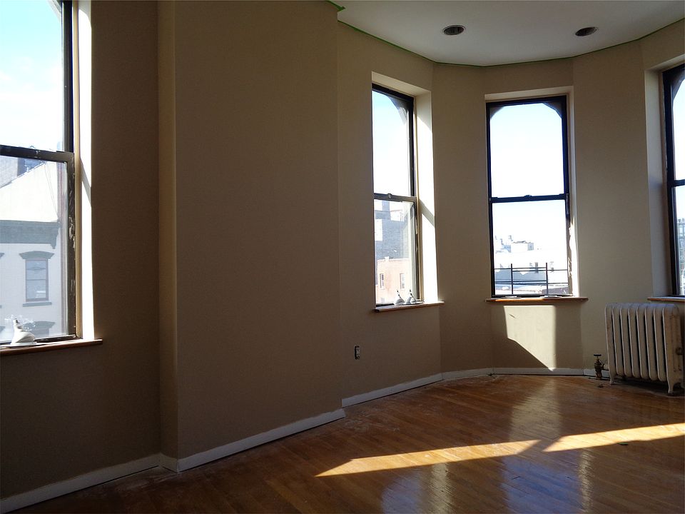 1st image of 637 Washington Ave APT 2