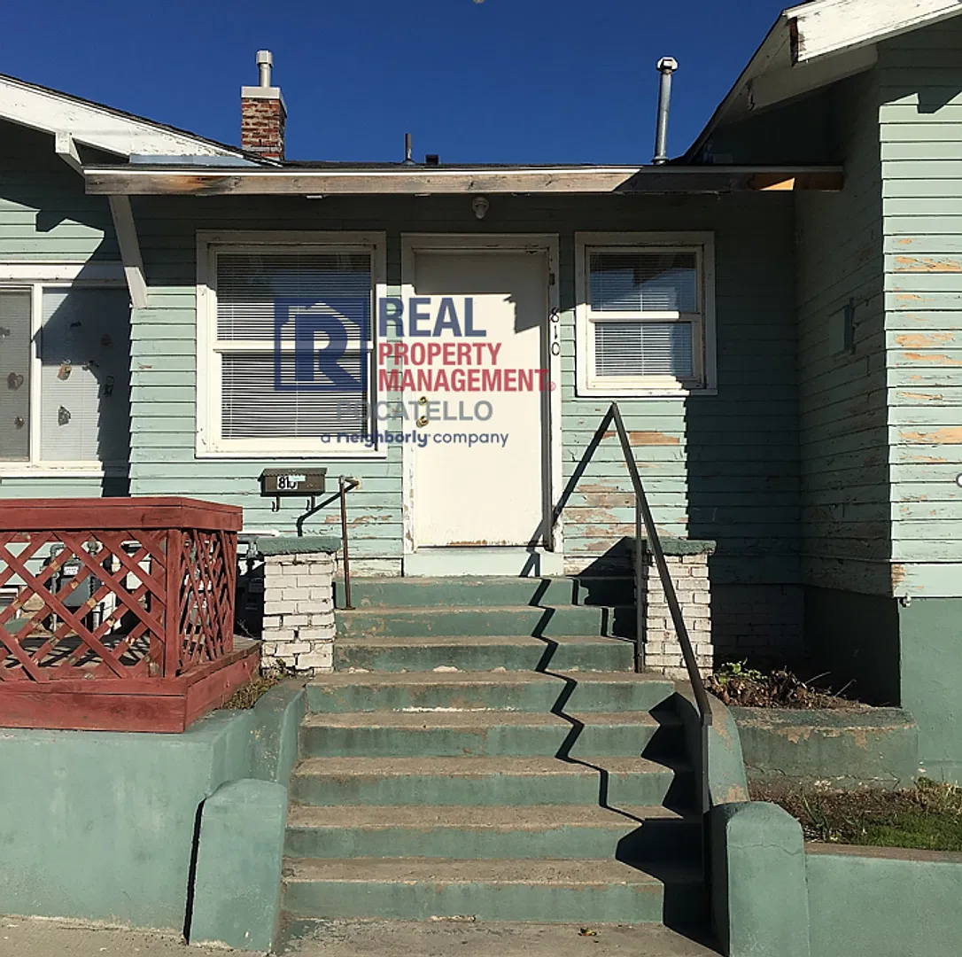355 S Johnson Ave — Photo 1
