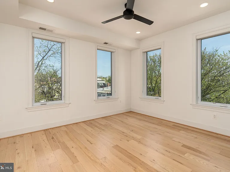 811 Upshur St NW #Penthouse 10 — Photo 27