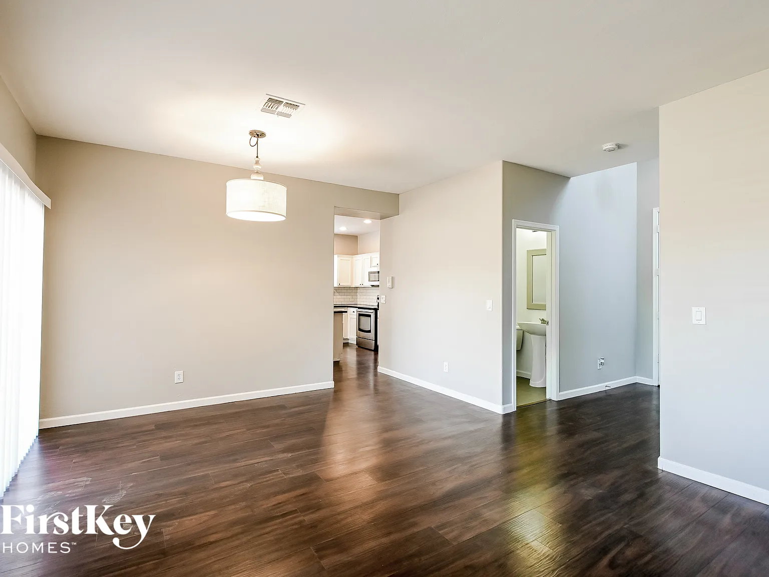 4 bed, 2.5 bath, 1965 sqft, $2,685 — Photo 4