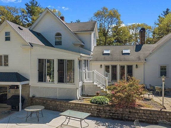 3rd image of 128 Prospect Hill St