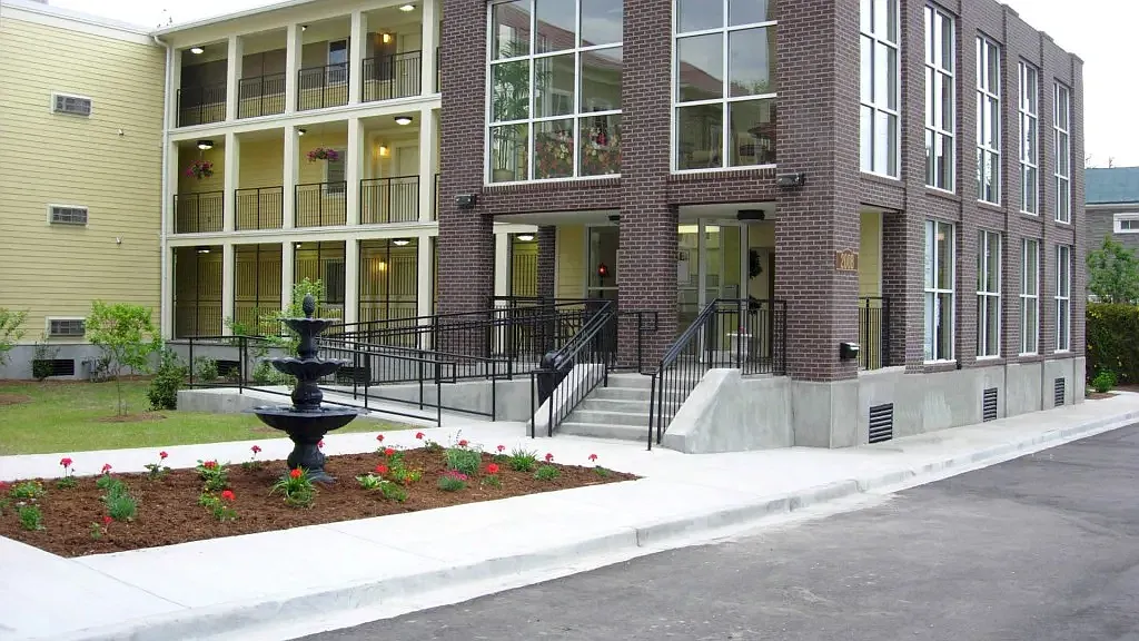 Radcliffe Manor — Photo 1