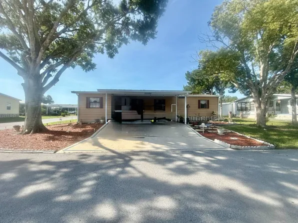 39634 Sierra Dr, Zephyrhills, FL 33542