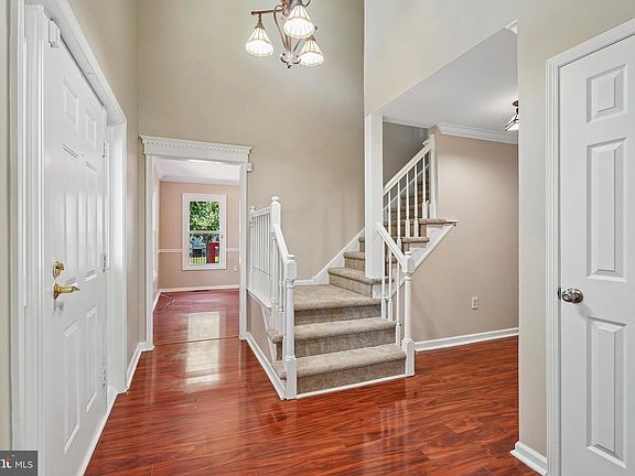 5th image of 210 Polo Dr