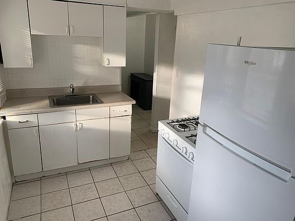 5th image of 645 W Osceola St APT B