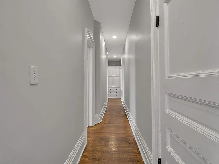 215 Allen St — Photo 8