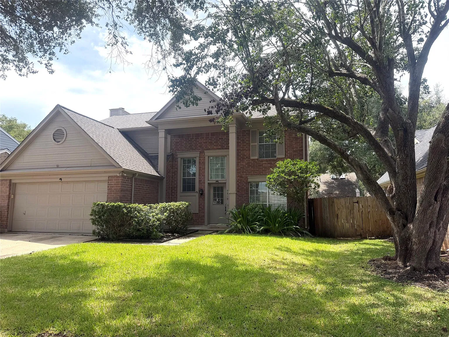 4 bed, 2.5 bath, 1986 sqft, $2,275 — Photo 2