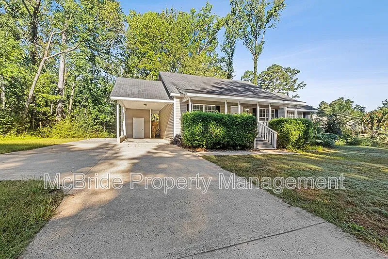 3 bed, 2.0 bath, 1700 sqft, $1,895 — Photo 2