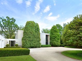 877 Woodbine Pl, Lake Forest, IL 60045