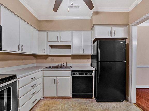 5th image of 4621 Heather Dr SW Unit 104