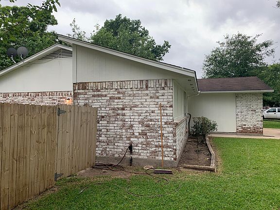 4th image of 2415 Regal Wood Dr