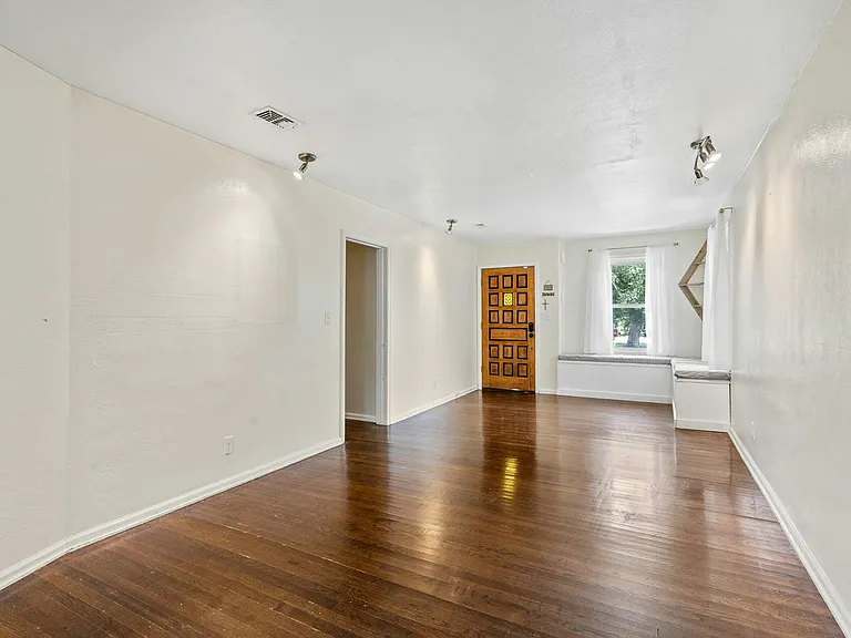 212 SE Kalash Rd — Photo 10
