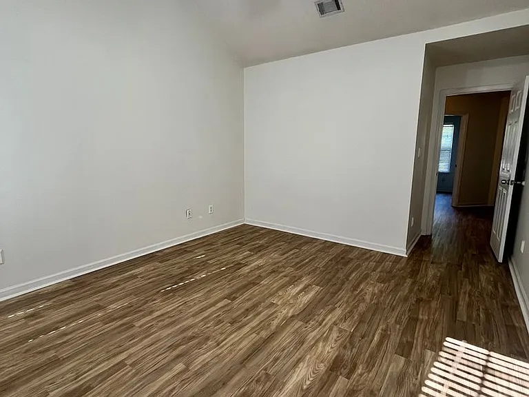 715 Sark Dr — Photo 12