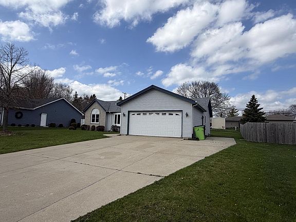 3rd image of 5934 Regency Hills DRIVE