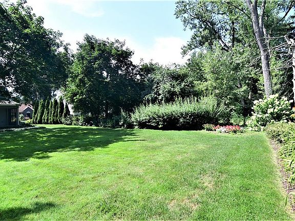 3rd image of 71 Goodhue Dr