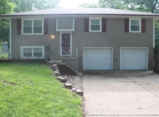 612 NE 3rd St, Blue Springs, MO 64014