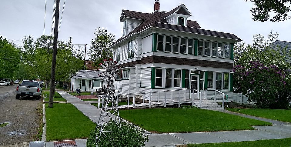 House & small rental unit
