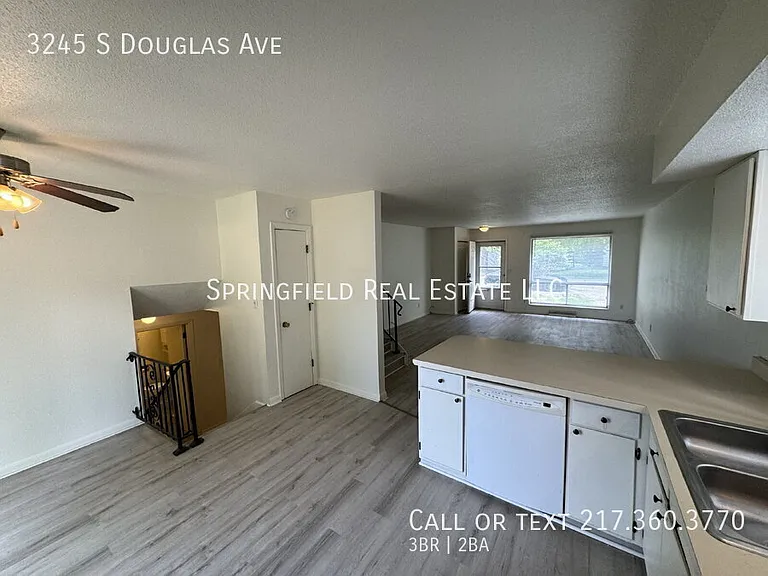 3245 S Douglas Ave — Photo 11