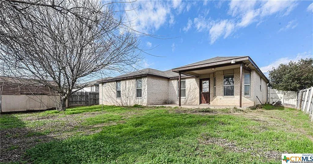 3402 Woodlake Dr — Photo 2